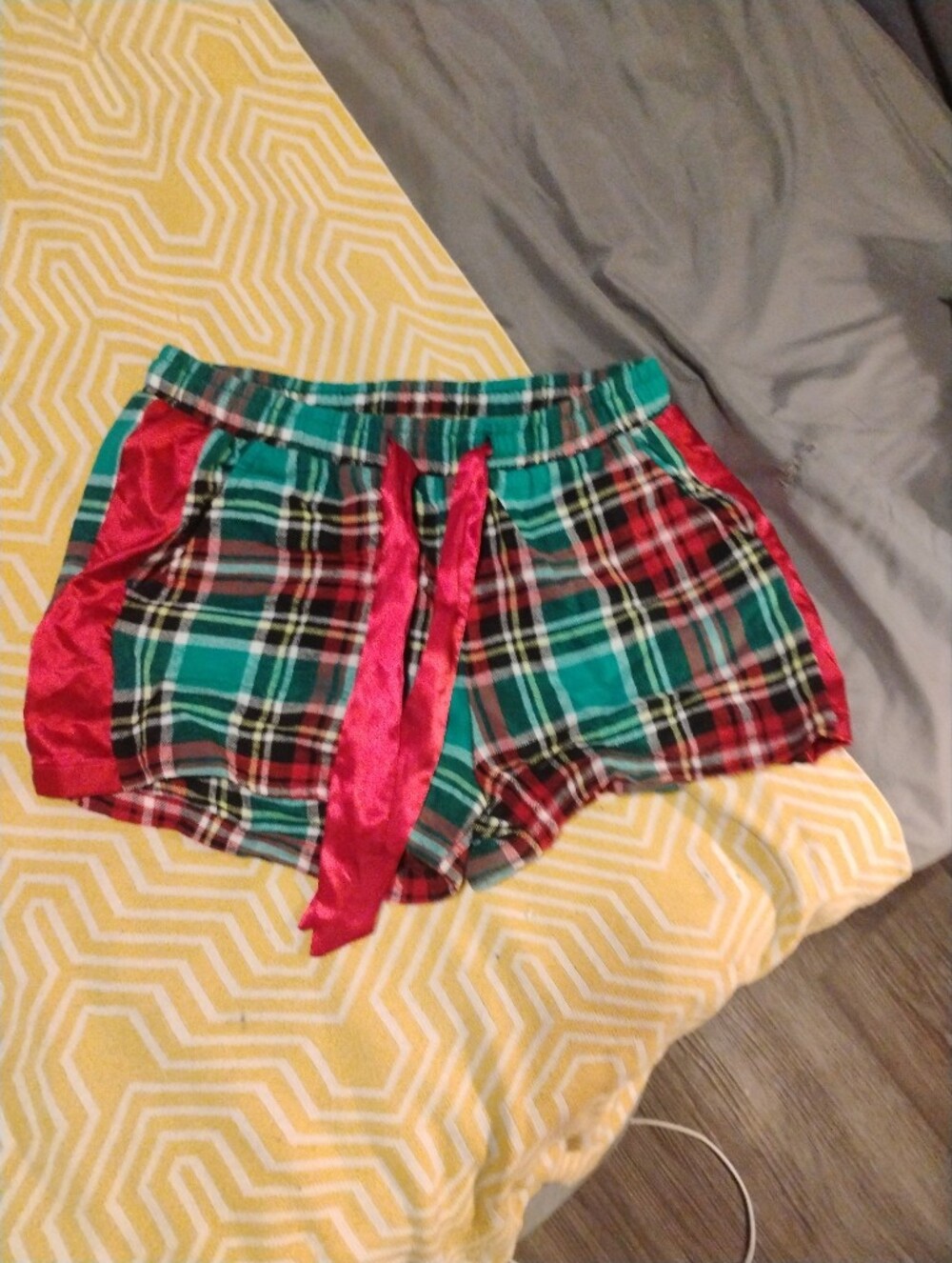 La Vie En Rose Green & Red Plaid Satin-Trim Lounge Shorts